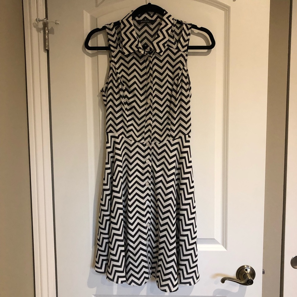 Black and white zig zag dress